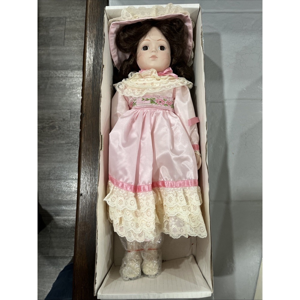 Gorham Vintage 1988 Petticoats & Lace Andrea Porcelain Musical Doll VT767 Pink
